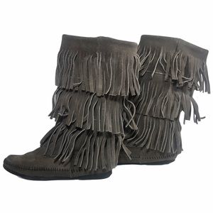 MINNETONKA 3 Layer Fringe Boots Gray Suede